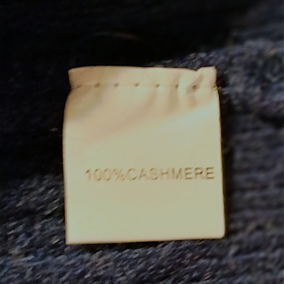 NWT Cashmere Navy Pullover Sweater Size L/XL - Picture 7 of 7